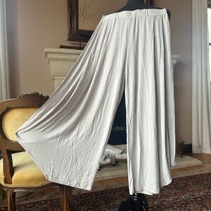 Stella Carakasi White w/Bluish Tint. Wide-Leg Pants. Asymmetry. NWT. Medium.